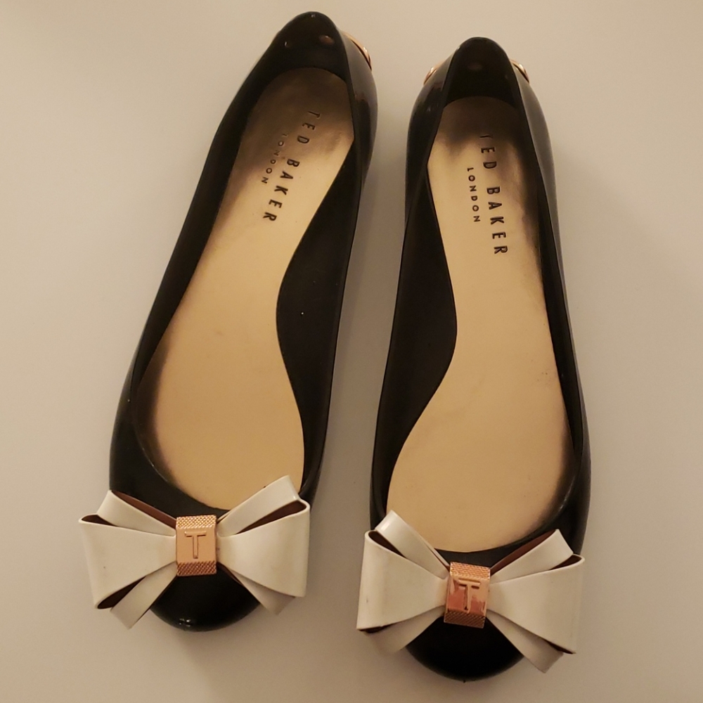 Ted Baker Ballet Flats in patent leather, size 8